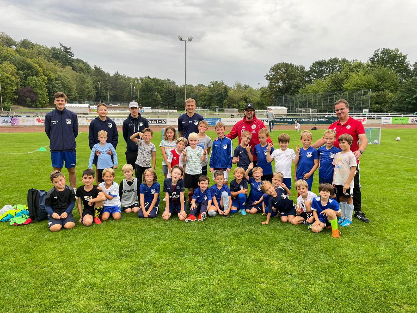 09.2022_Fußball_dfb_bus_bei_svtjugned